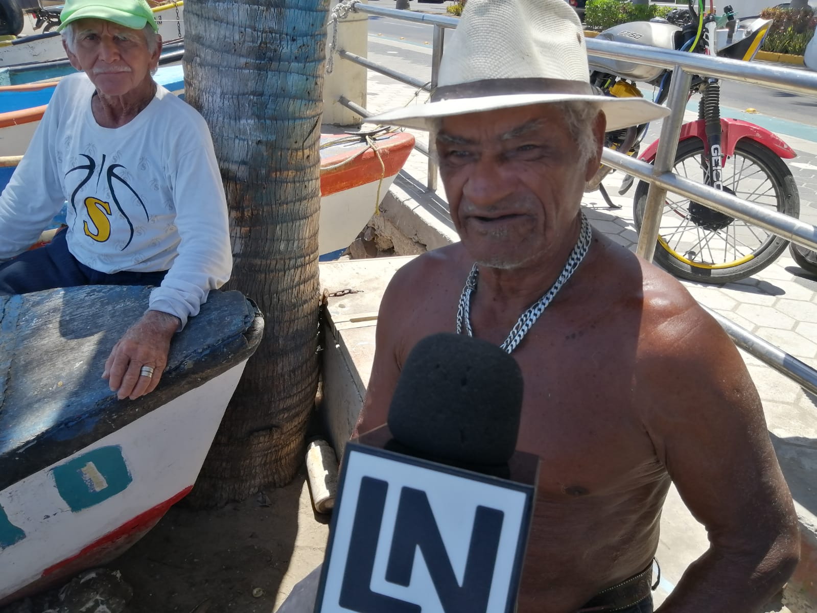 ‘Puras promesas falsas’: Pescadores de Playa Norte exigen necesidades básicas en el lugar