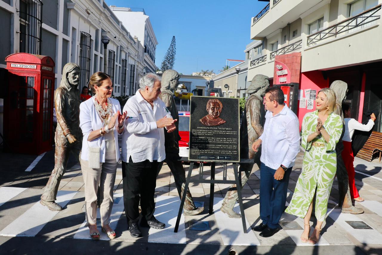 Baterista de The Beatles tiene su rincón en Mazatlán, el Callejón Liverpool ya tiene la placa de Pete Best