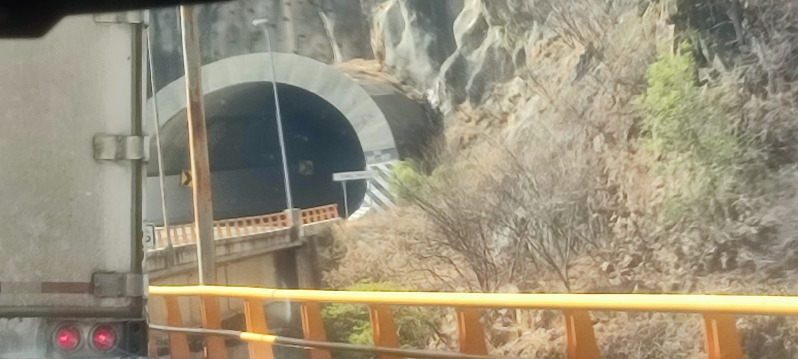 ‘No está tan baratita la caseta’, refuta gobernador de Durango estado en que está la supercarretera, sobre todo los túneles oscuros