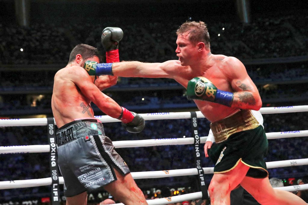 Saúl ‘Canelo’ Álvarez triunfa en su tierra por decisión unánime sobre John Ryder