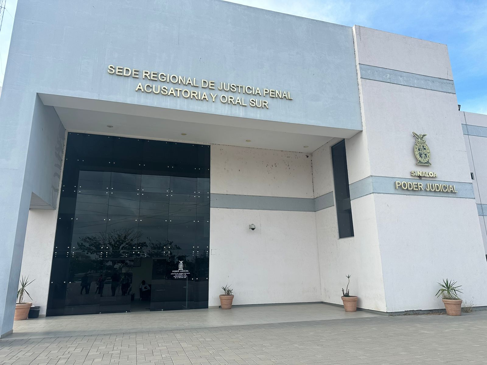 En audiencia inicial, prohíbe juez a médico Hernán “L”, realizar cirugías bariátricas