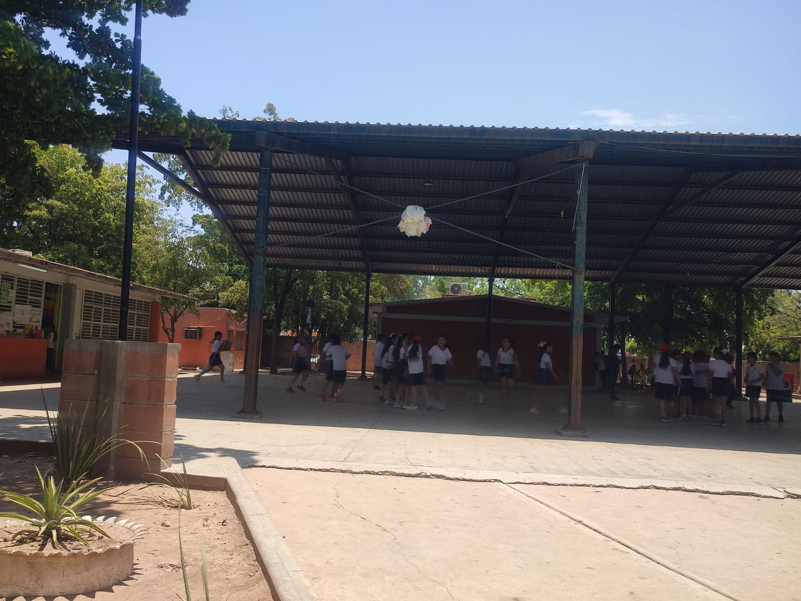 ¡Adiós al Lunes Cívico en lo que resta del ciclo escolar! En Guasave, por el calor, toman esta medida