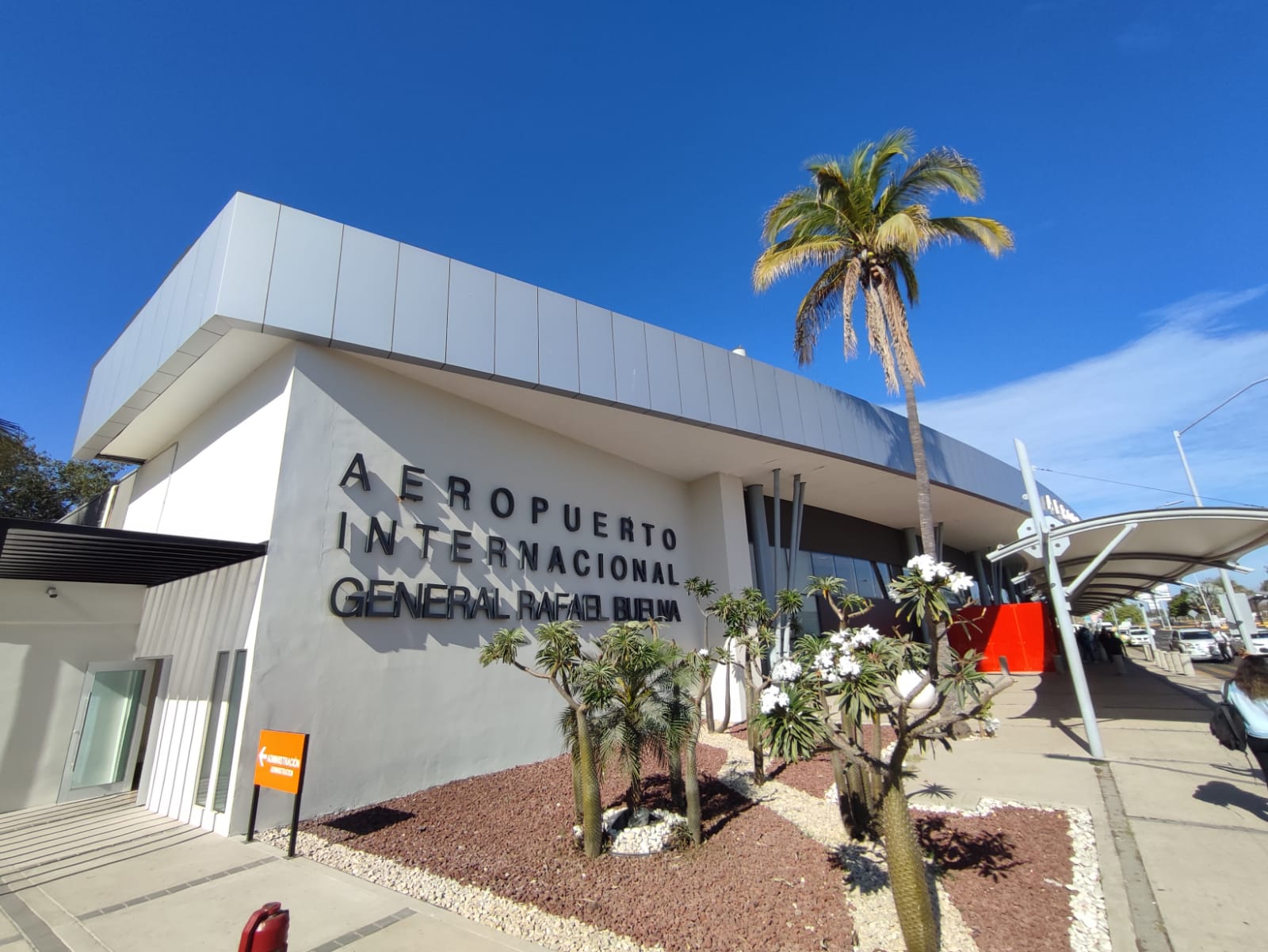 Pese a bloqueos en Culiacán, el Aeropuerto de Mazatlán opera con normalidad y sin saturación: Administrador
