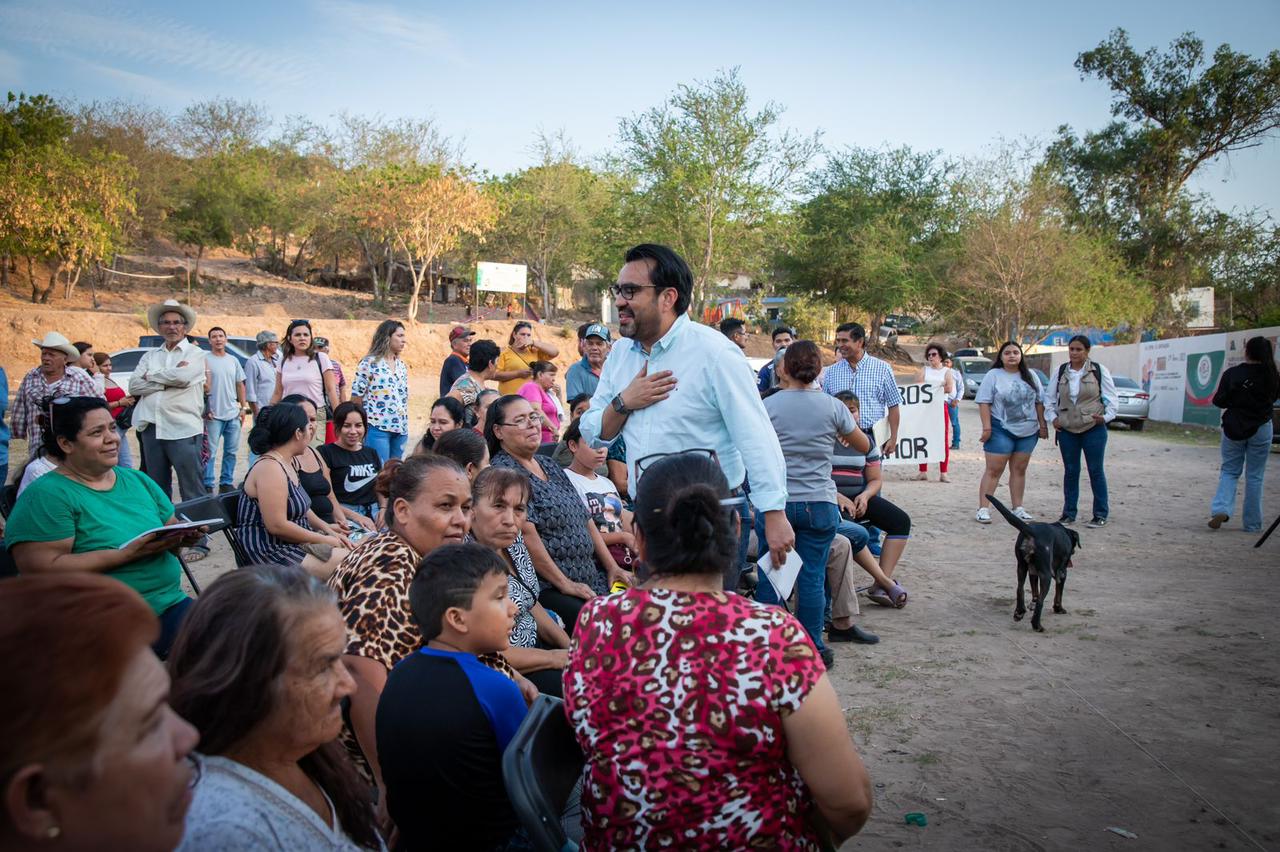 Se compromete Juan de Dios Gámez a pavimentar calles de Culiacancito