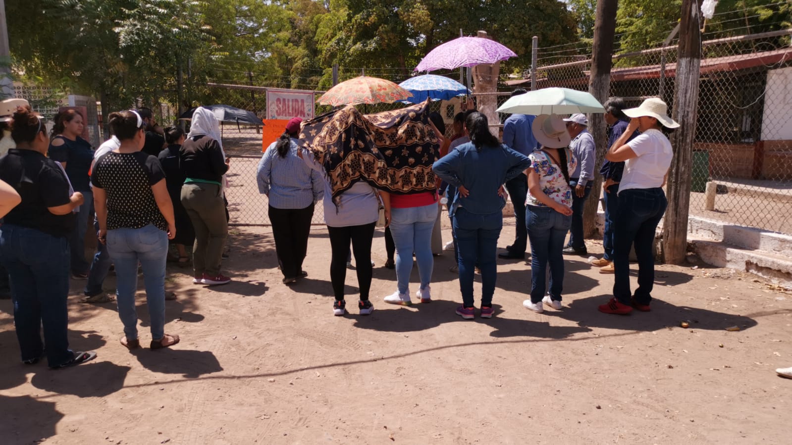 Por problemas en las aulas, alumnos de la Héroes de Chapultepec del ejido 5 de Mayo tomarán clases en línea