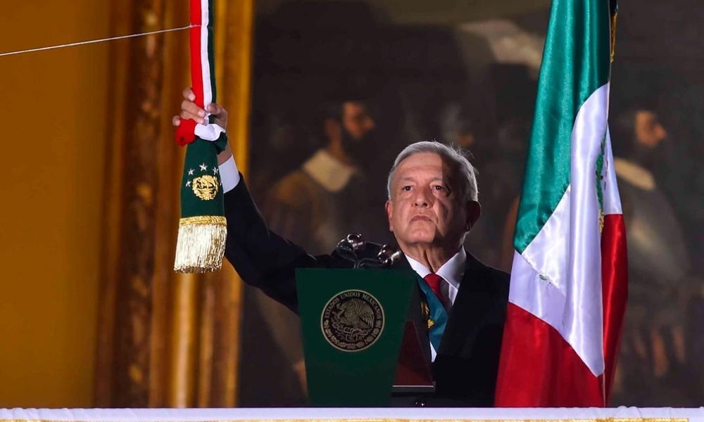 ‘Yo me debo al Zócalo’, López Obrador planea usar el balcón de Palacio como escenario para su retrato