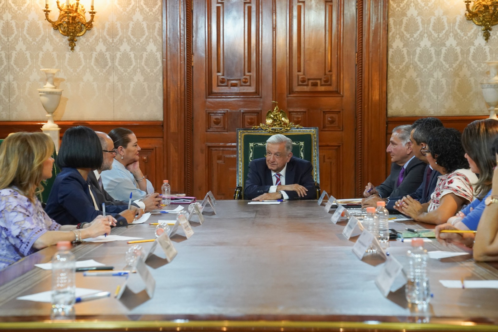 ¿Qué comentó López Obrador sobre el encuentro con consejeros del INE?