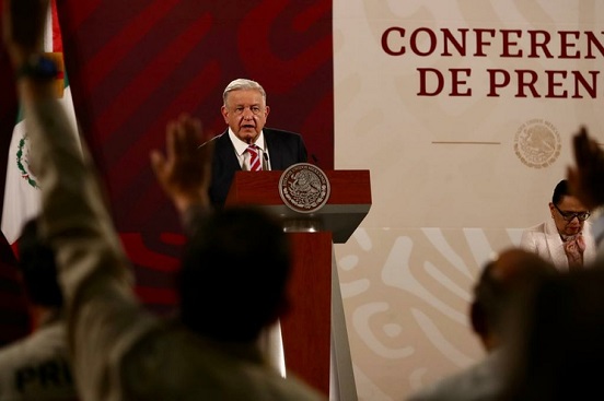 Que ‘corcholatas’ eviten ‘medios reaccionarios’ no es una prohibición… es una sugerencia, aclara López Obrador