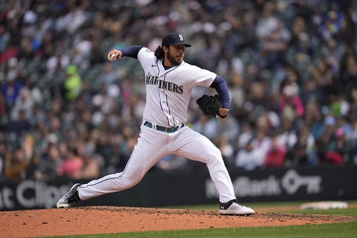 Andrés Muñoz regresa con Seattle; los Hermanos Urías se enfrentan por primera vez en MLB