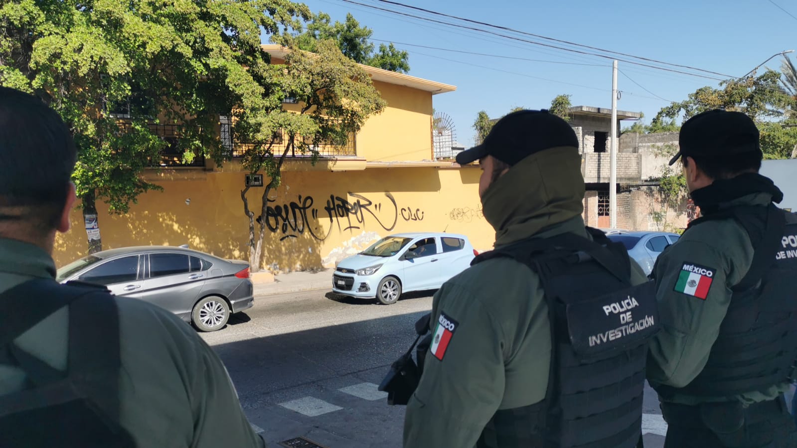 ¡Llega la FGE! Aseguran equipo de videovigilancia en vivienda cercana a donde acribillaron a enfermero, en Culiacán
