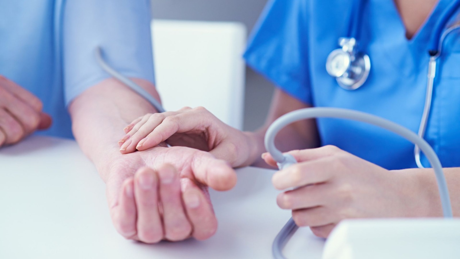 Descarta López Obrador falta de atención médica, con la eliminación de decenas de NOM en materia de salud