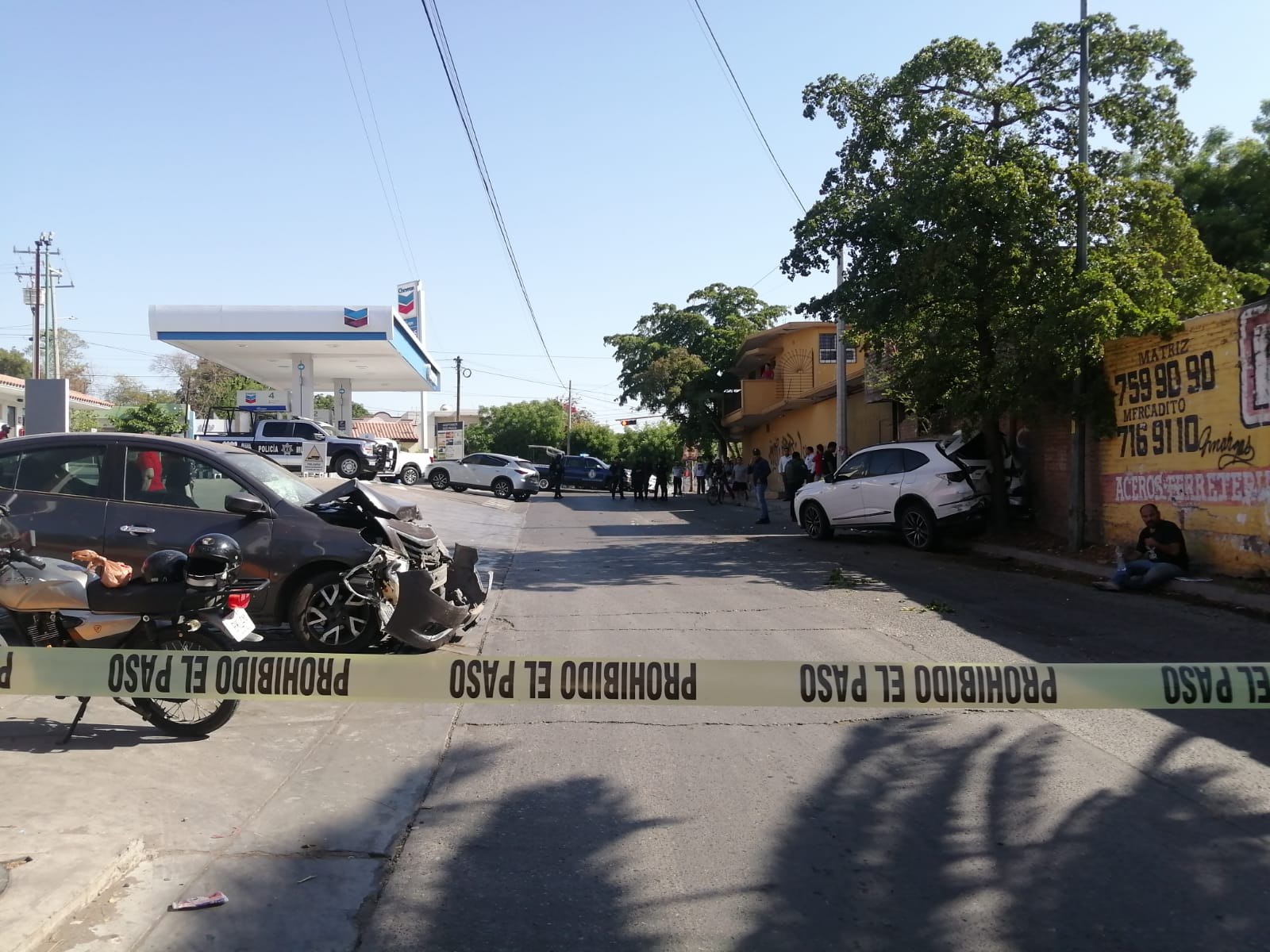 Atacan y lesionan a balazos a automovilista en Culiacán; el atentado terminó en carambola