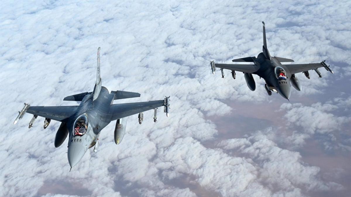 ¿Lo derribaron? Aeronave se estrella tras ser interceptado por aviones de combate de EU