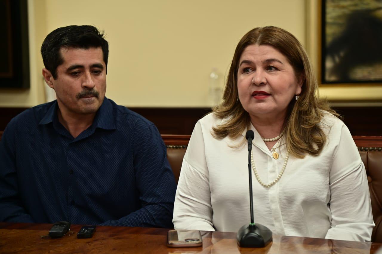 El rector Jesús Madueña toma protesta a dos nuevos funcionarios de la Administración Central de la UAS