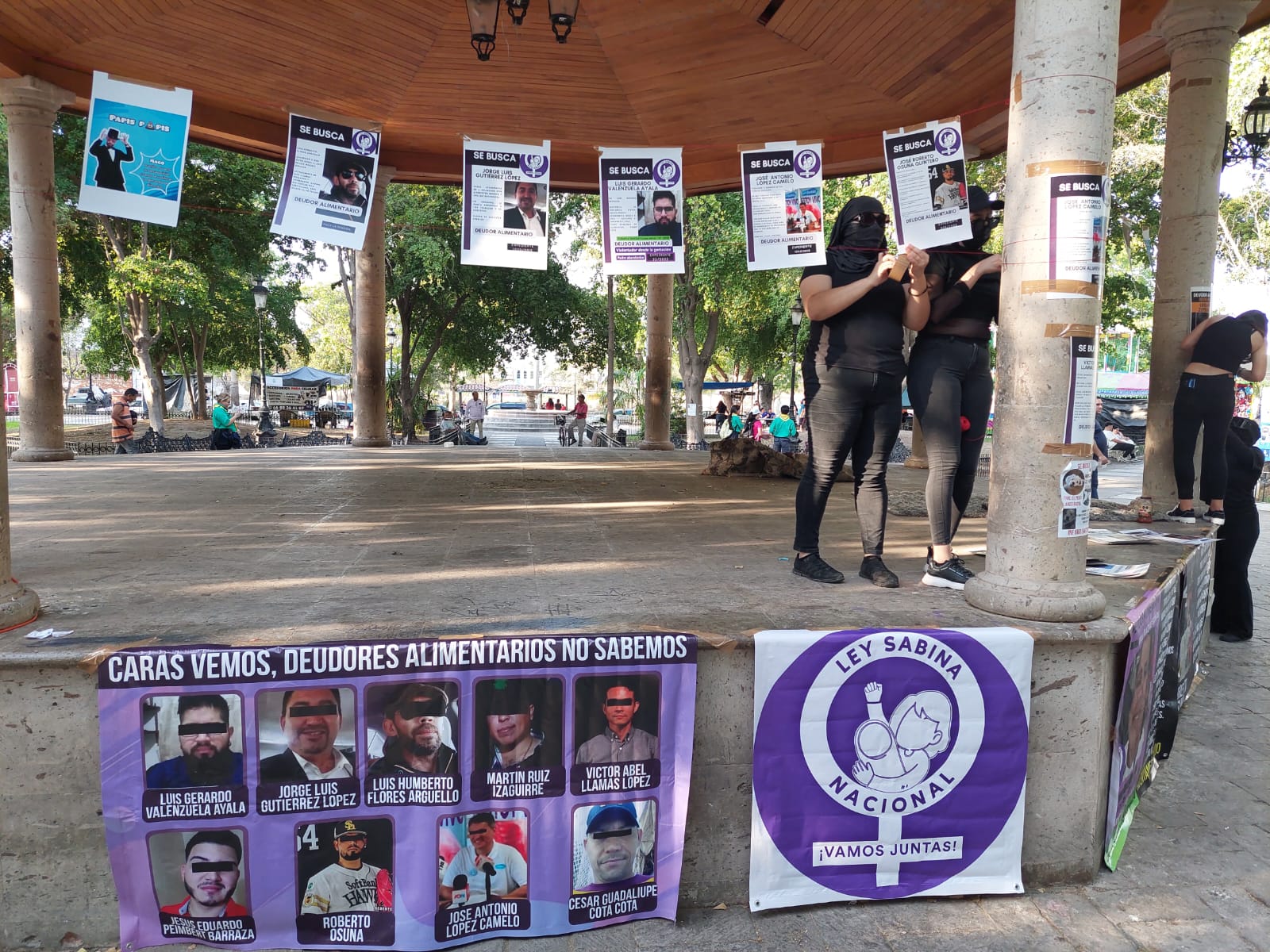 Colectivo ley Sabina, Los Mochis, coloca tendedero de padres irresponsables deudores alimentarios
