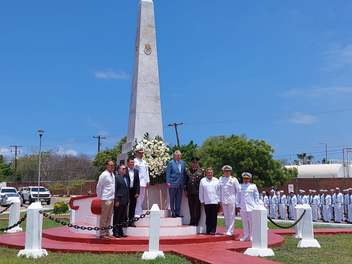 Con homenaje a los elementos caídos, celebran en Mazatlán el 81 aniversario de la Marina