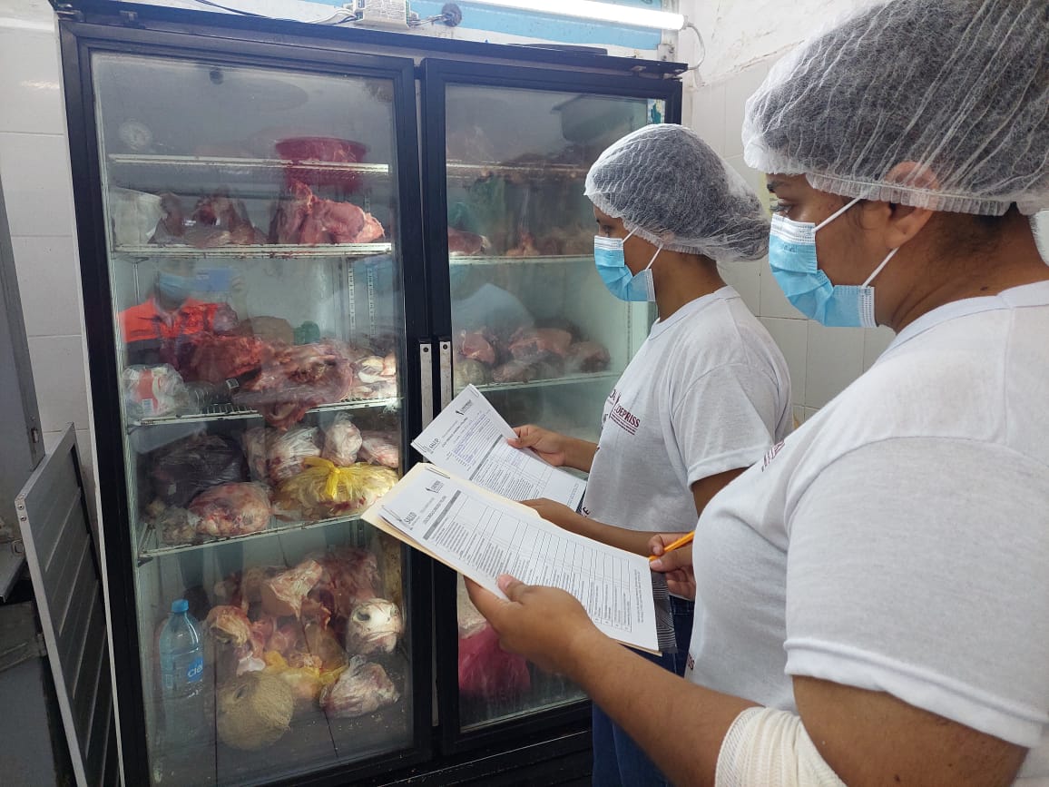 Convierte la Coepriss estudiantes a verificadores para analizar manejo de alimentos en Mazatlán y Escuinapa