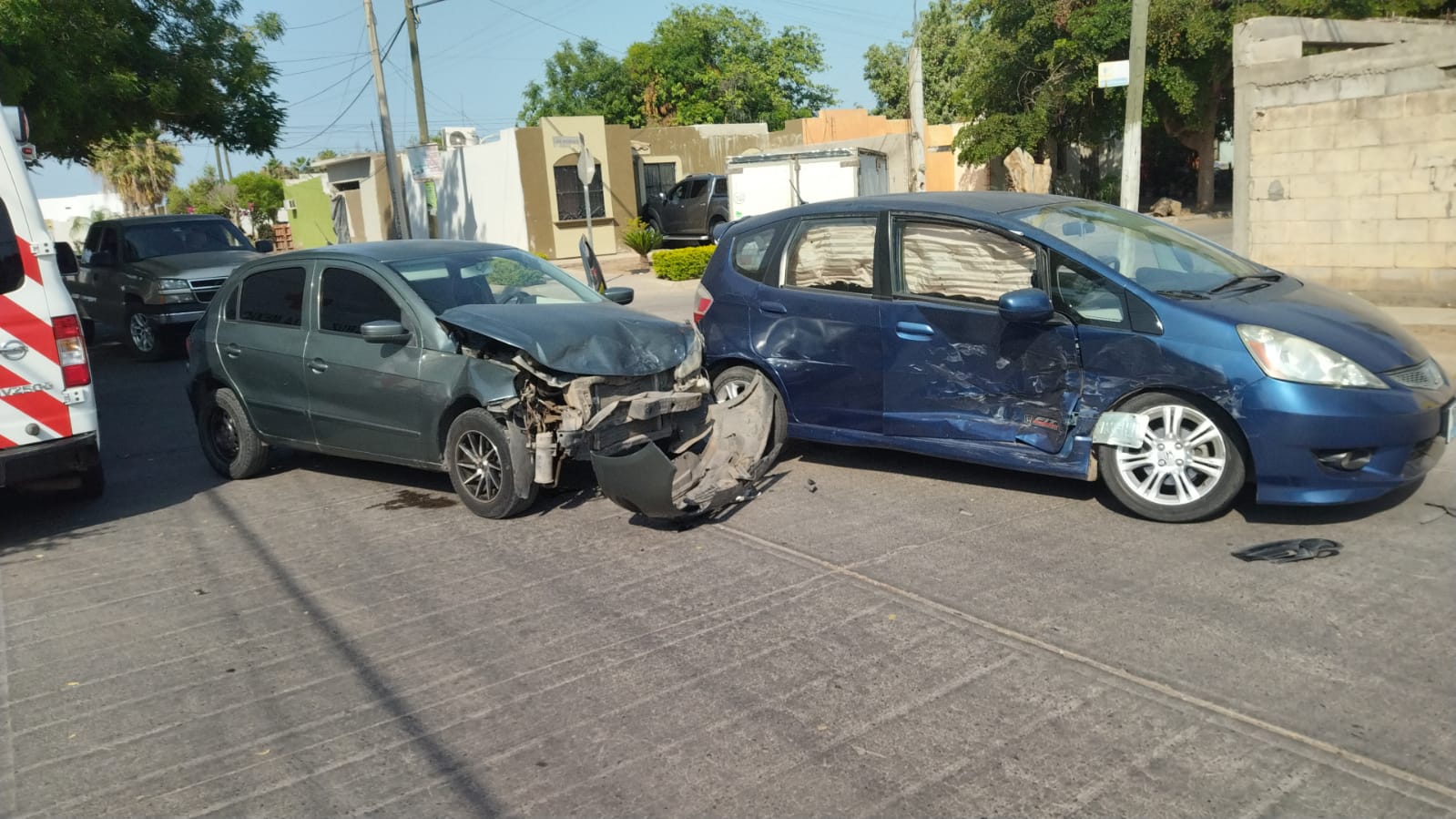 Dos lesionados deja accidente en Álamos Country en Los Mochis