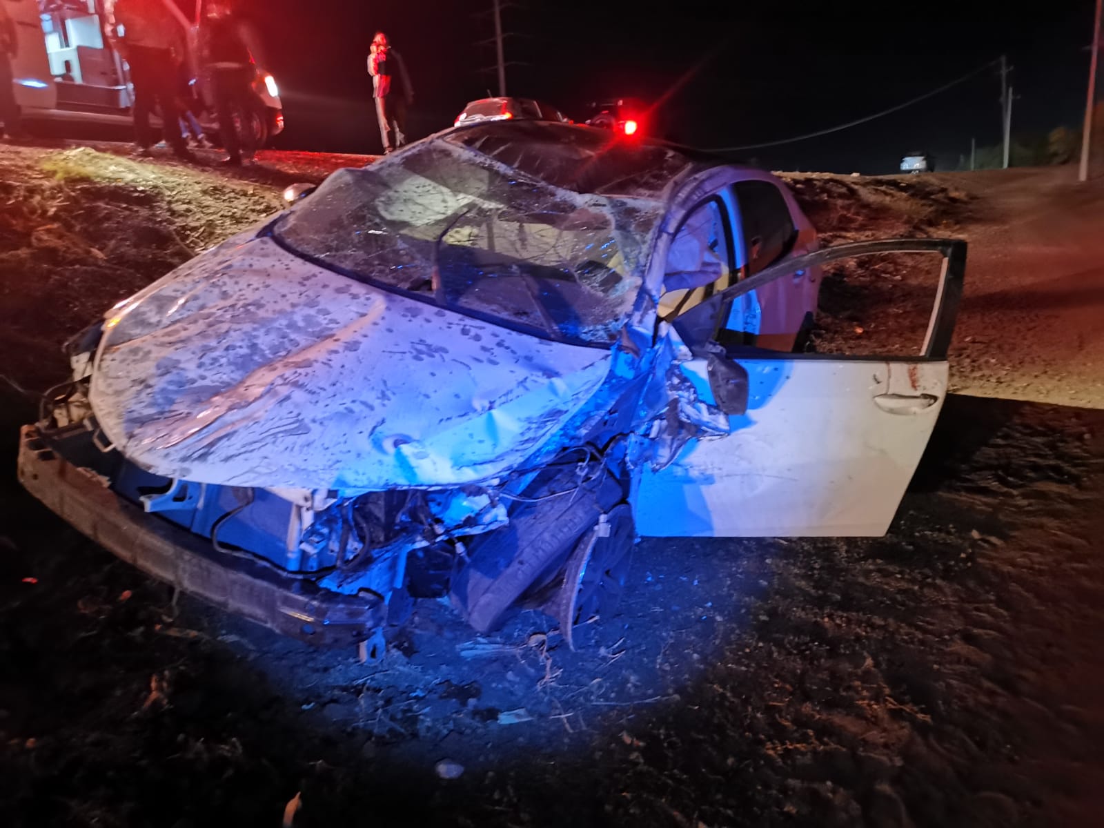 Dos mujeres y un hombre resultan graves tras accidente en la México 15, Ahome