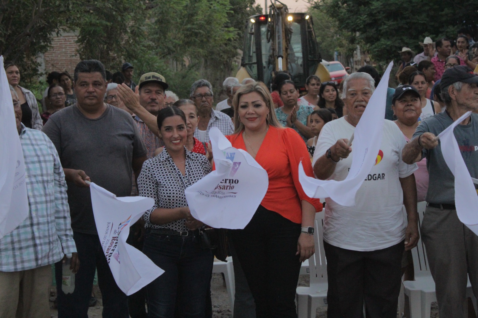 Encabeza Claudia Valdez arranque de pavimentación de una calle en Cacalotán en El Rosario