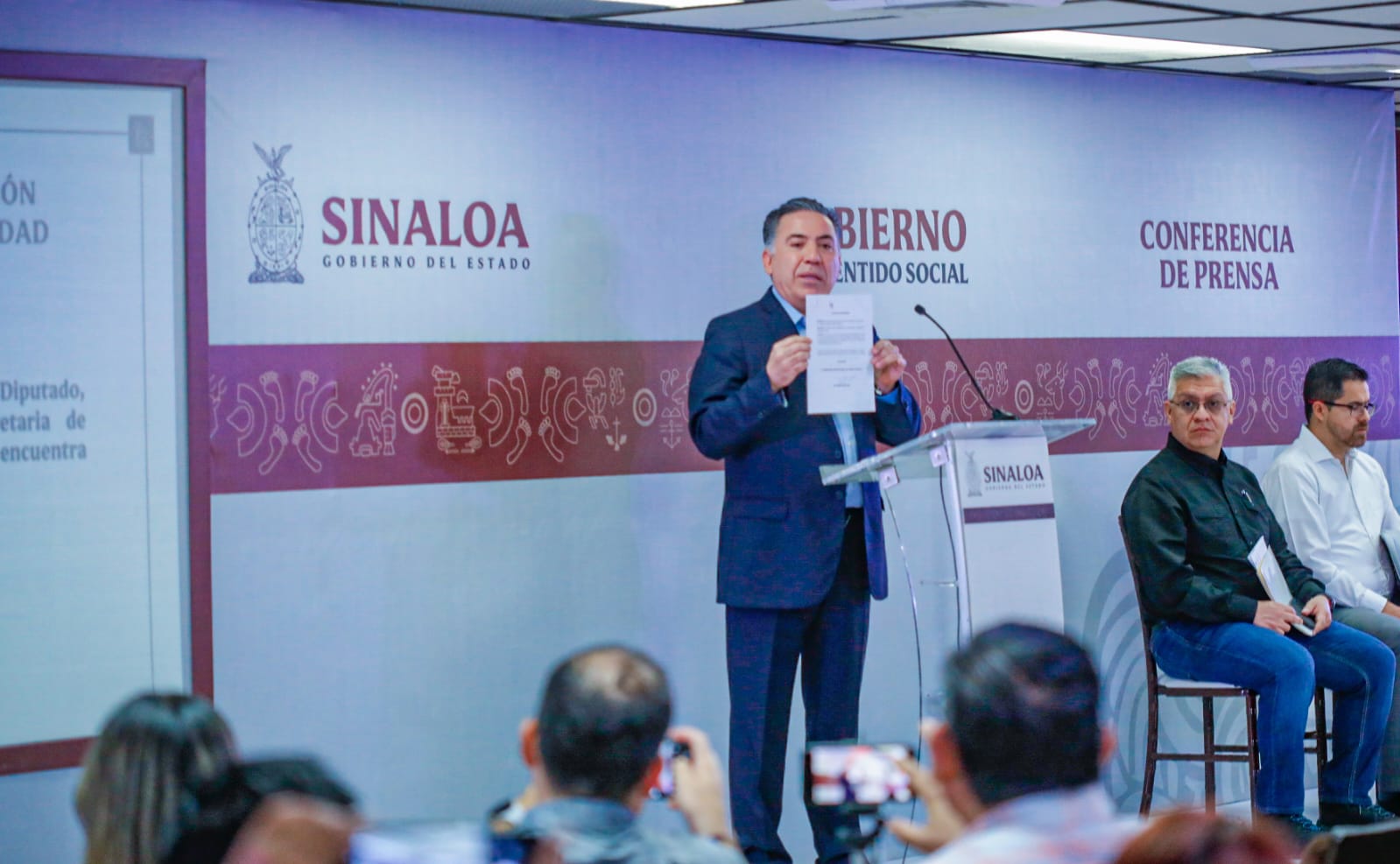 “Es un buen documento, que no quede como cortesía y se presente al Congreso”: Inzunza sobre propuesta de rector de la UAS