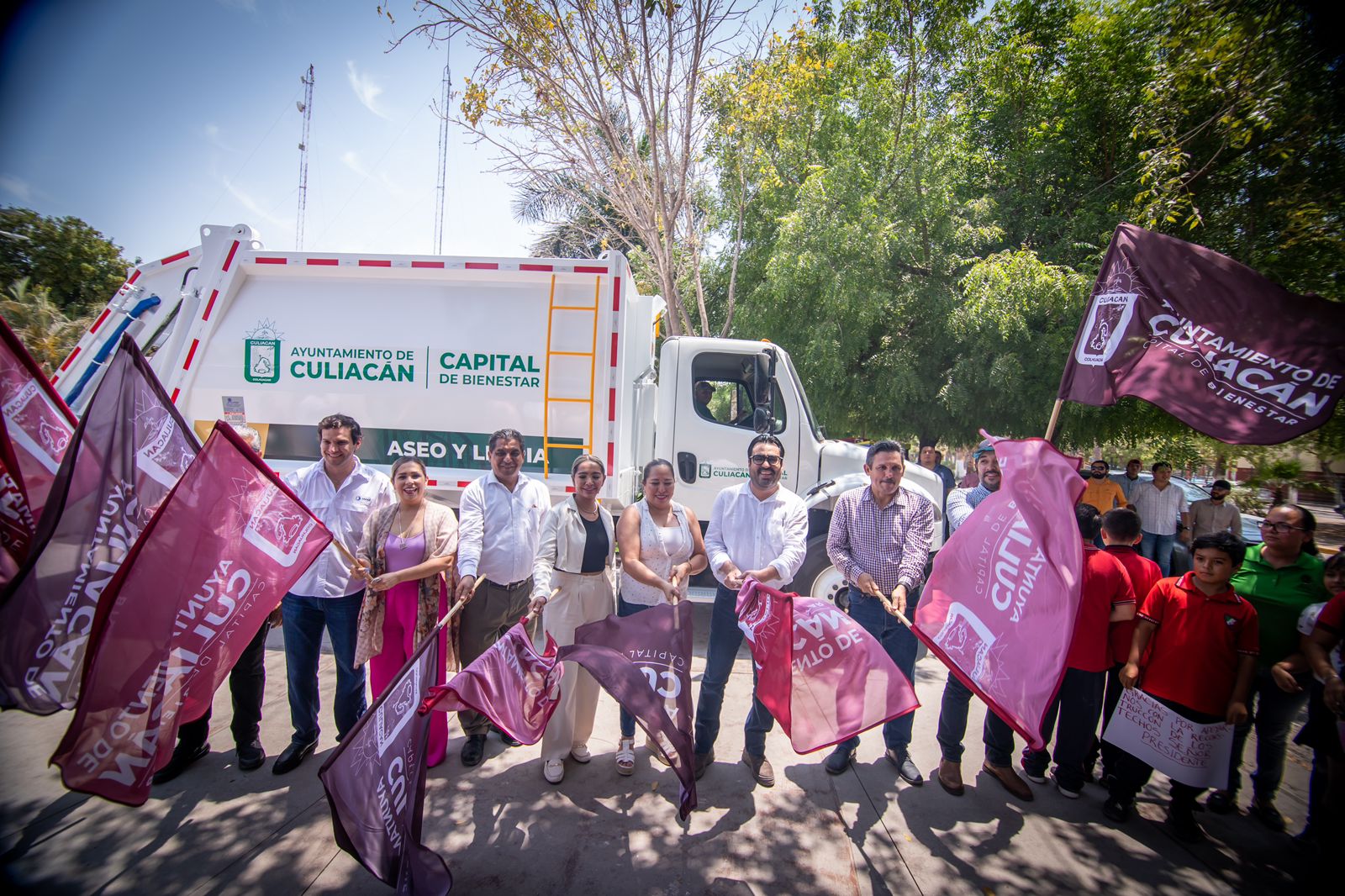 Entrega alcalde 10 camiones recolectores de basura a favor de las sindicaturas de Culiacán