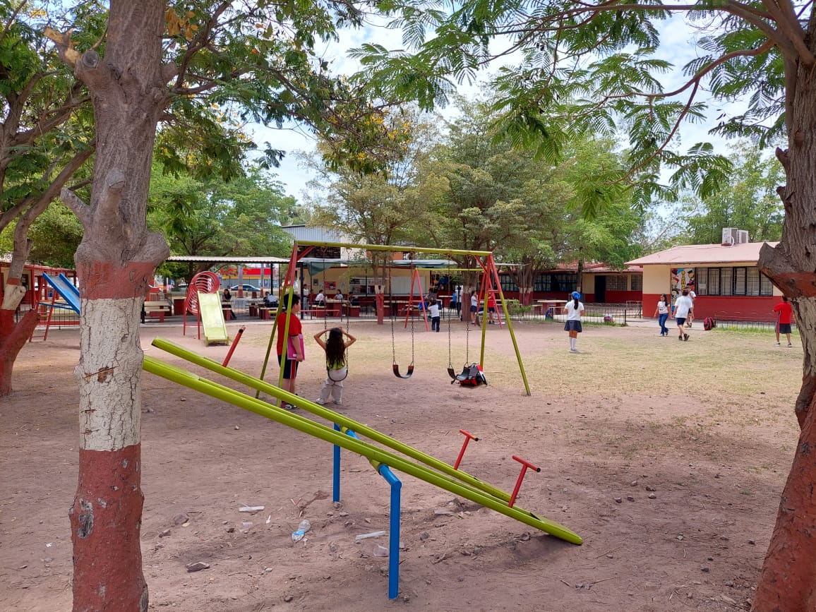 Con sentimientos encontrados niños salen de vacaciones; servirán para descansar y huir del calor dicen mamás