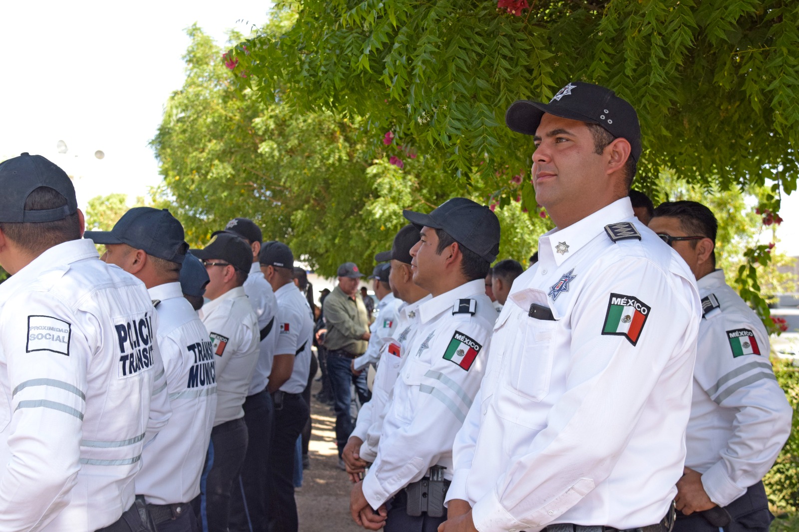 Estrenan uniforme y equipo táctico policías municipales en El Fuerte