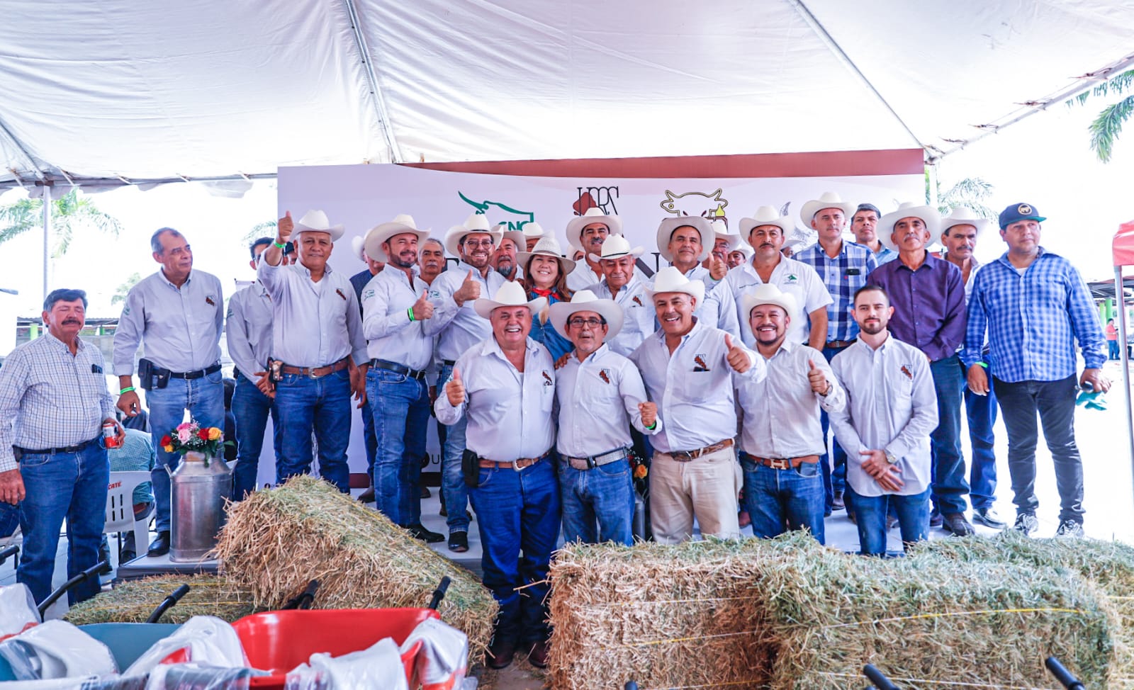 Con música de banda, cervezas y comida, celebra la URGS a productores ganaderos en su día