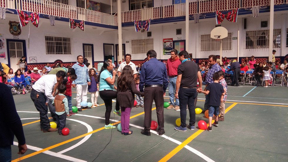 ¡Con fiesta y regalos! Desean padres de familia ser festejados igual que el Día de las Madres