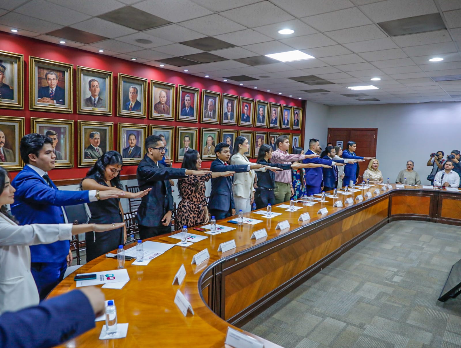 Gobernador Rocha toma protesta a Consejo Ciudadano de Seguimiento de Políticas Públicas del ISJU