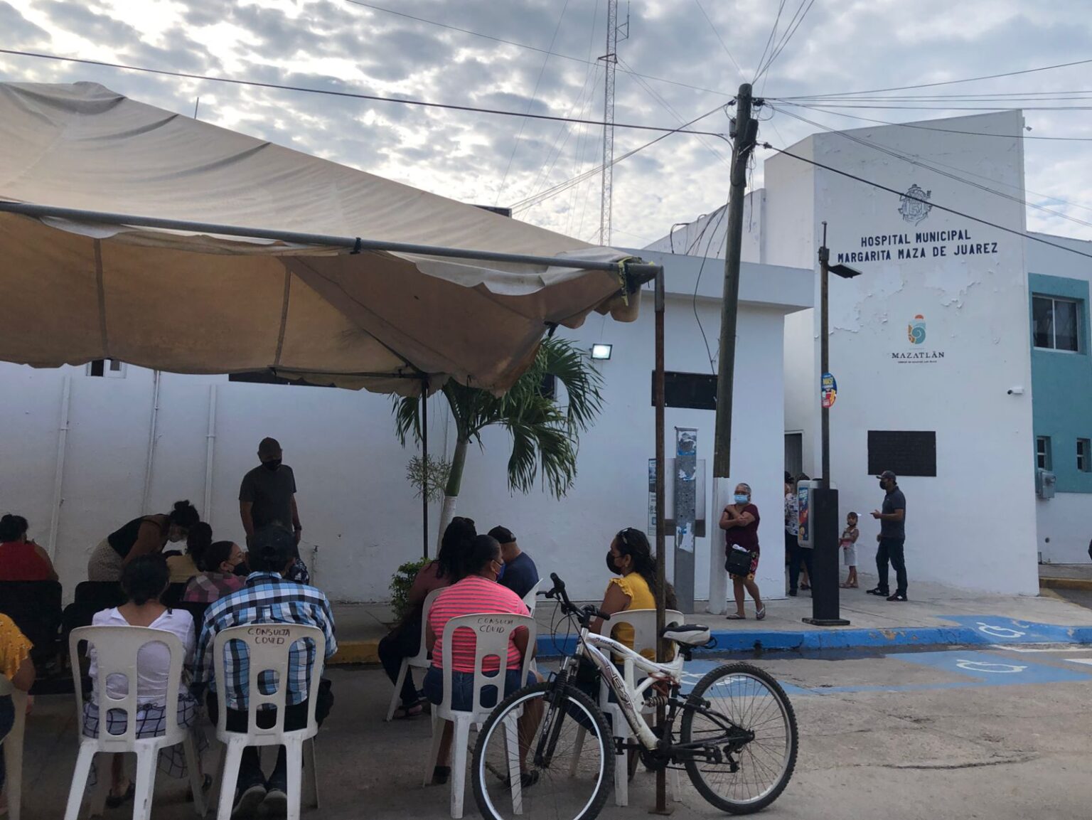 ‘Hay que adecuarse’; Hospitalito no ha negado atención a pacientes, asegura Claudia Pérez