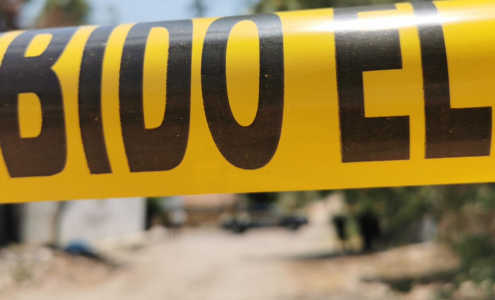 Encuentran asesinado, con huellas de tortura y los ojos cubiertos con cinta canela a un hombre en Culiacán