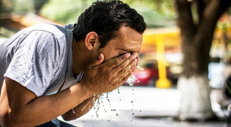 Pide Salud Municipal protegerse del calor; usen sombrero y consuman suero oral ante las temperaturas
