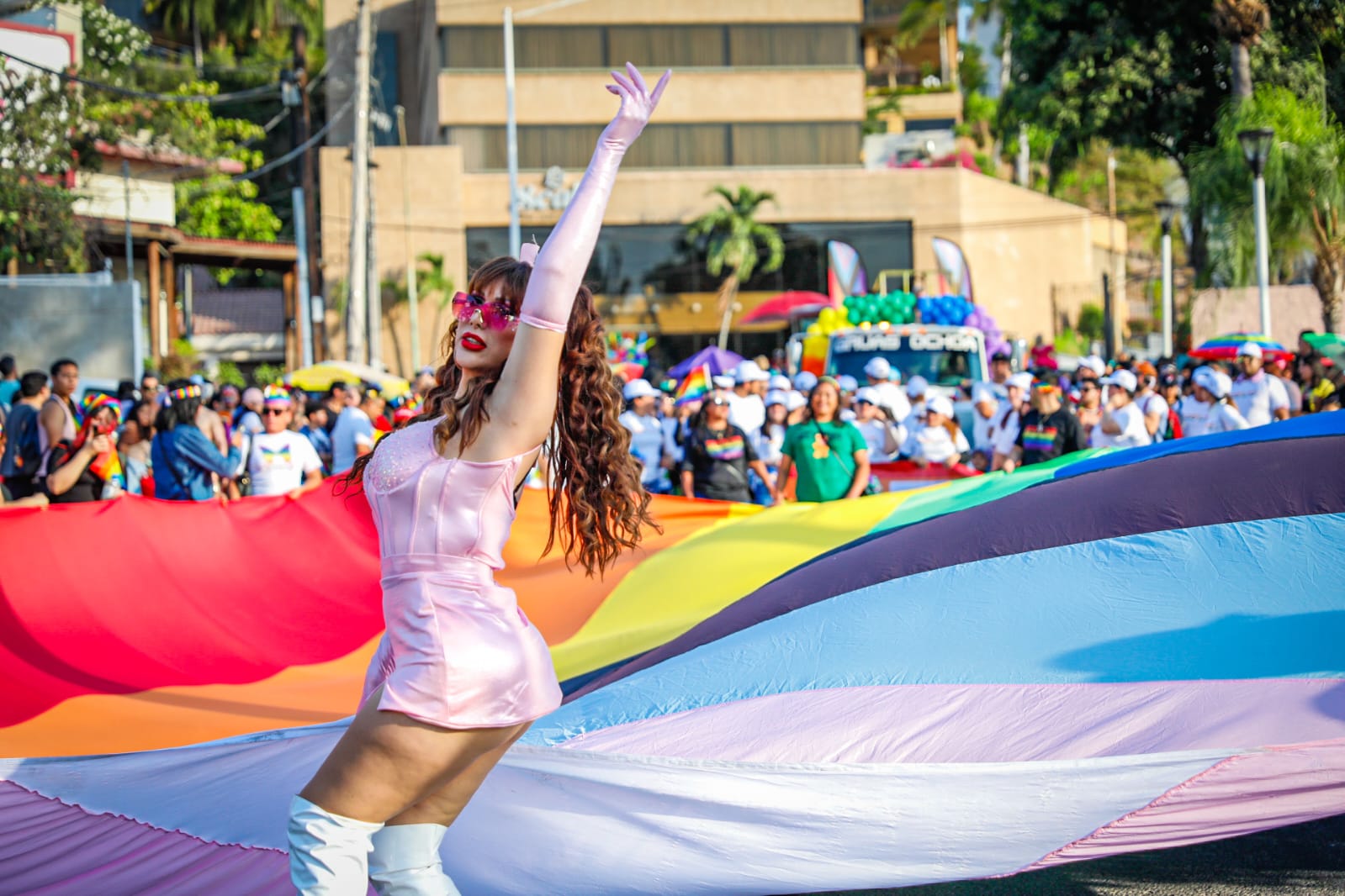 Inundan de colores la Obregón en la Décima Marcha de la Diversidad ‘Por Todos’