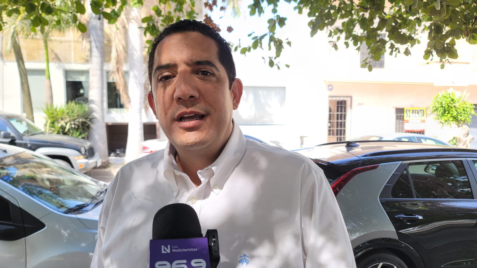 ¡Se va! “Chuy” Valdés se reúne con Paola Gárate y le renuncia al PRI