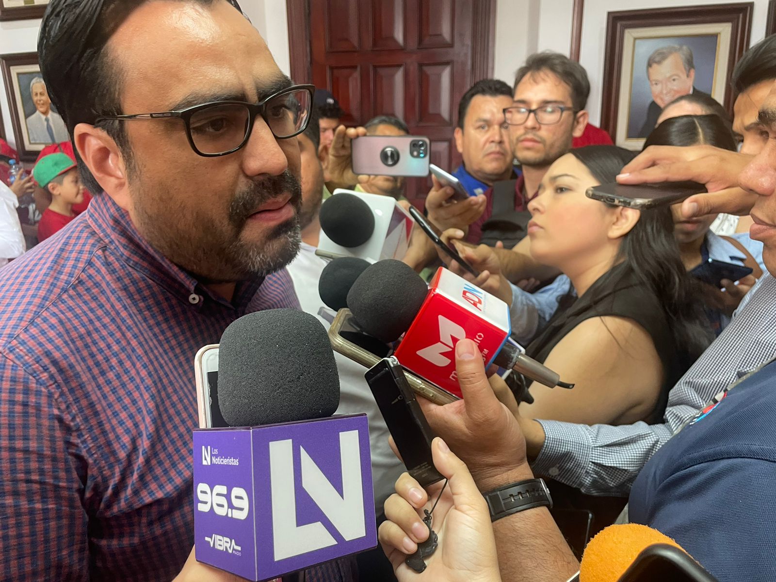 “Sería histórico que Culiacán tuviera la primera alcaldesa”: Juan de Dios apoya que la capital sea gobernada por una mujer