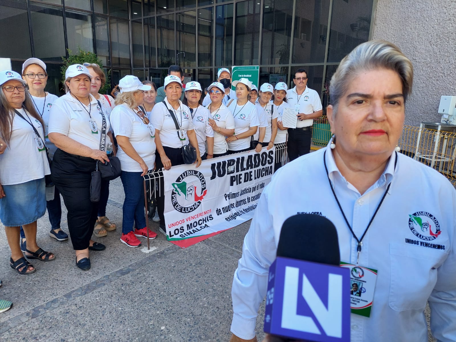 Se manifiestan jubilados del IMSS en pie de lucha; exigen el regreso de sus ahorros de la cuenta afore