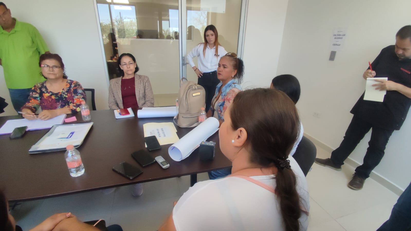 Madres de familia de La Petaca, Concordia, piden justicia y que se castigue a director que tocó a sus hijas
