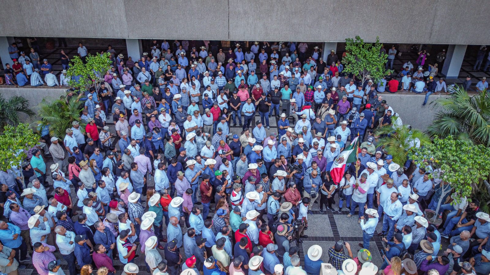 ¡Tome sus precauciones! Se movilizan productores agrícolas a bloquear el aeropuerto de Culiacán