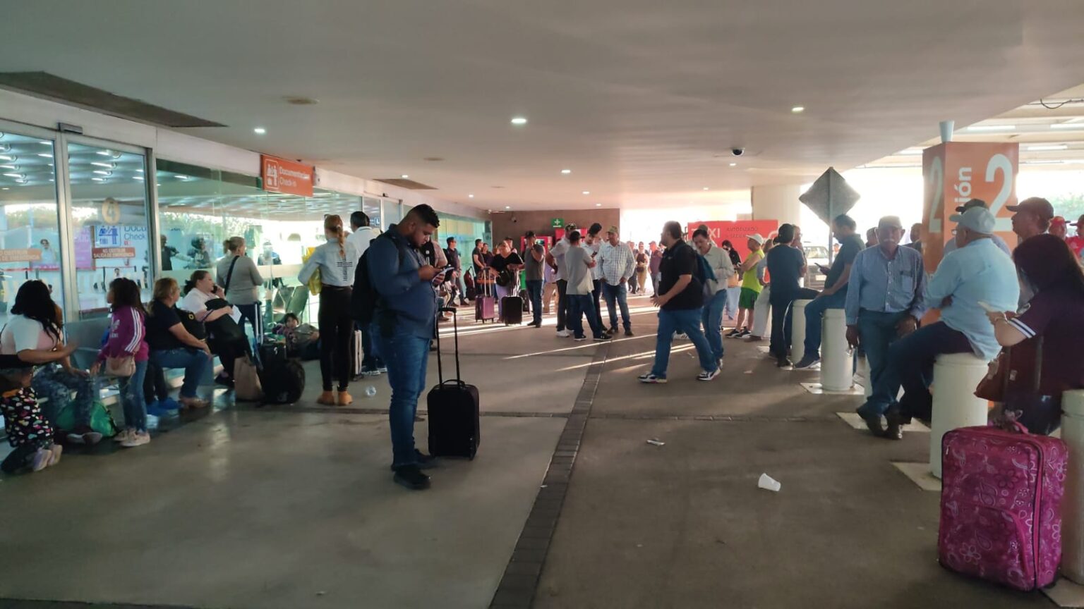 Por bloqueo de más de 26 horas de productores en el aeropuerto, 57 vuelos se han cancelado: SSPE
