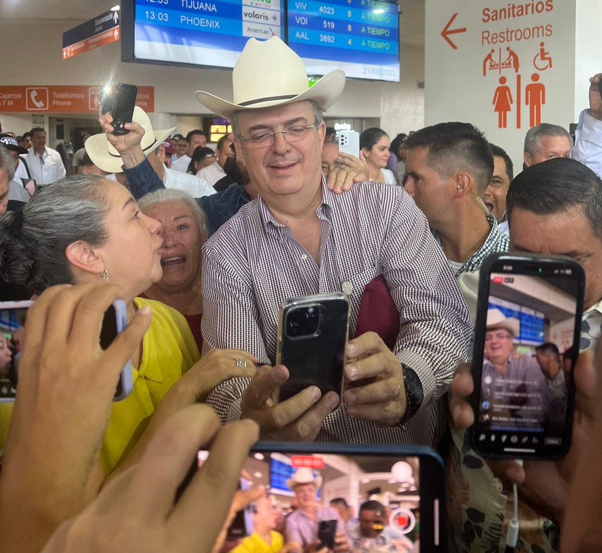 ‘Veo una competencia real y la vamos ganando’, Marcelo Ebrard al pisar suelo sinaloense; ya está en Mazatlán