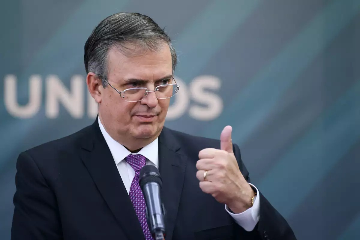 Defiende López Obrador a Marcelo Ebrard, por presuntas irregularidades en el sexenio pasado