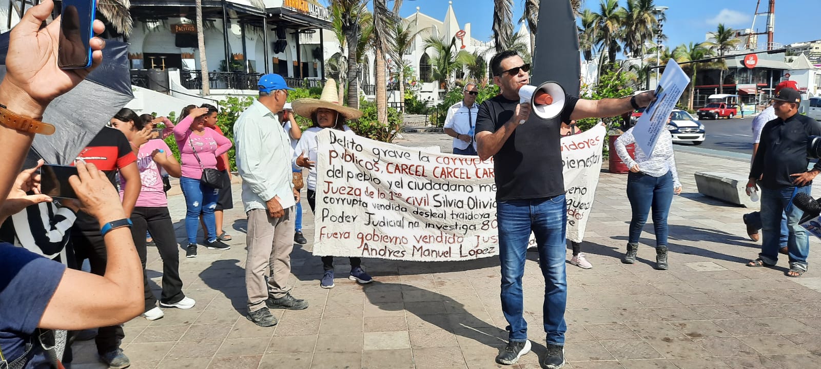 Marchan en Mazatlán contra la corrupción, impunidad, desapariciones e inseguridad que persisten