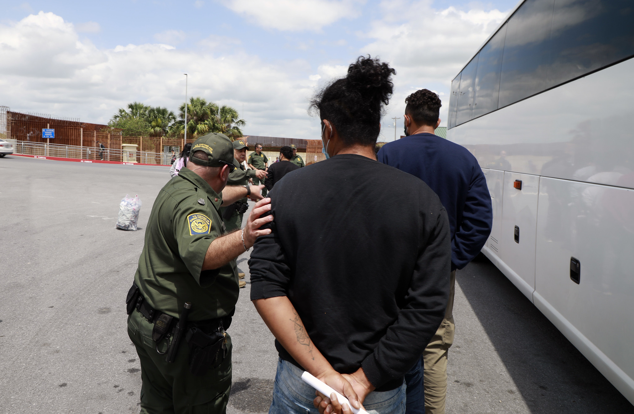 A migrantes deportados se les prohibirá el reingreso a EU por 5 años y no serían elegibles para asilo: CBP