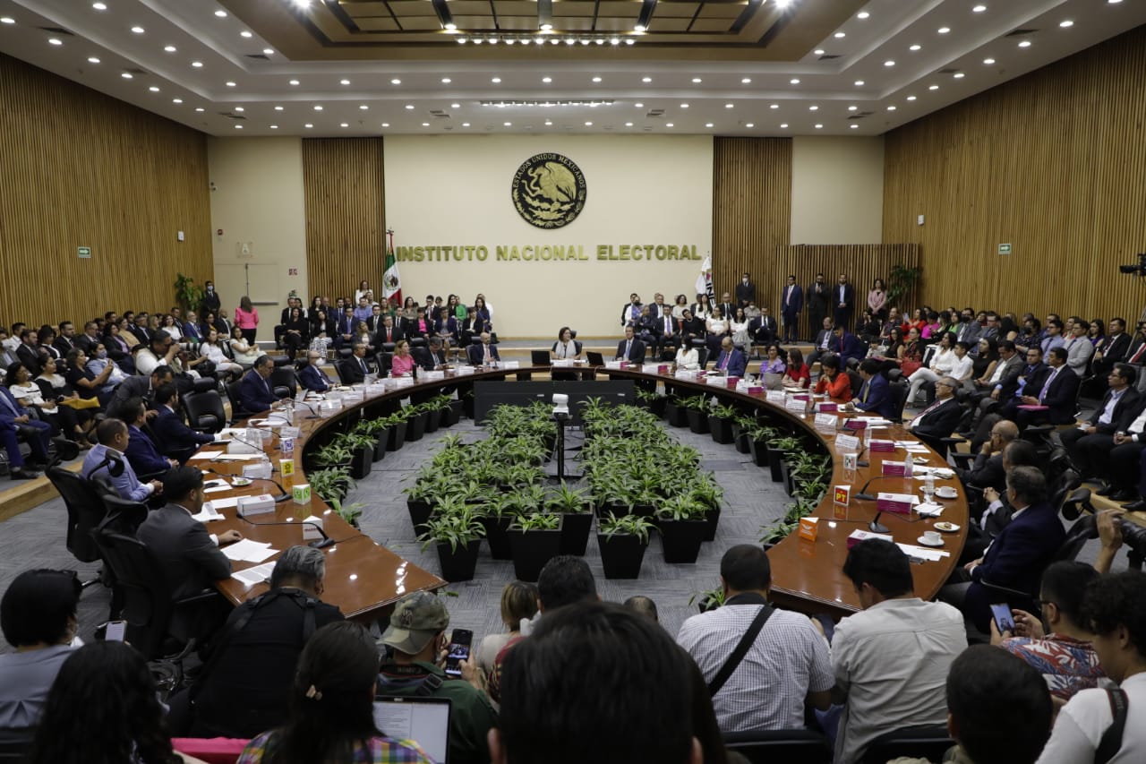 López Obrador adelanta posible reunión con nuevos consejeros del INE, en Palacio Nacional