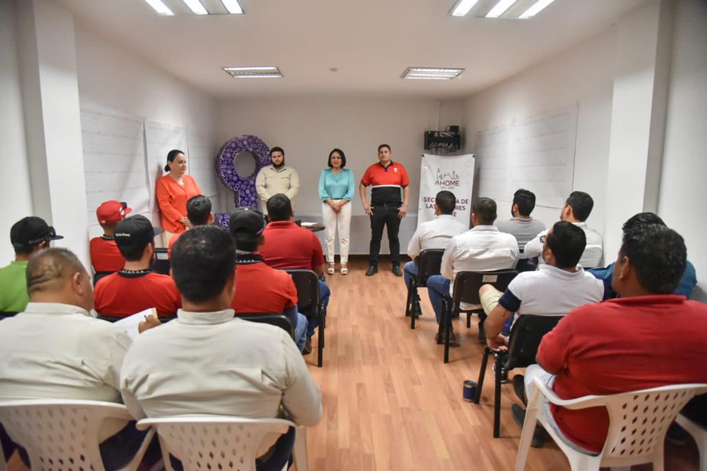 Para evitar el machismo, dan curso a trabajadores del ayuntamiento de Ahome