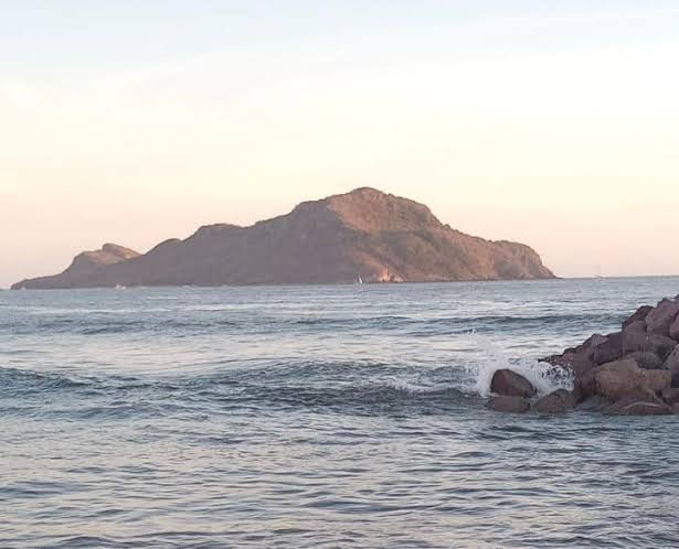 Desaparece turista de Puebla en el mar mientras pedía auxilio en Playa Cerritos en Mazatlán