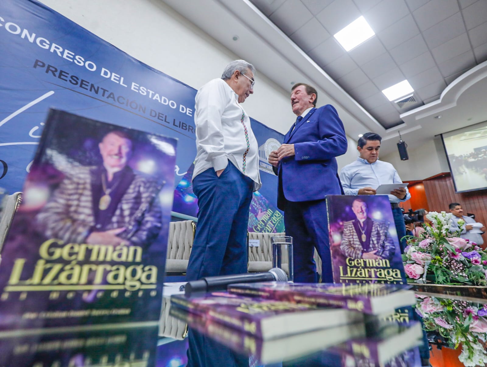 Al ritmo de la banda sinaloense, presentan el libro de Germán Lizárraga