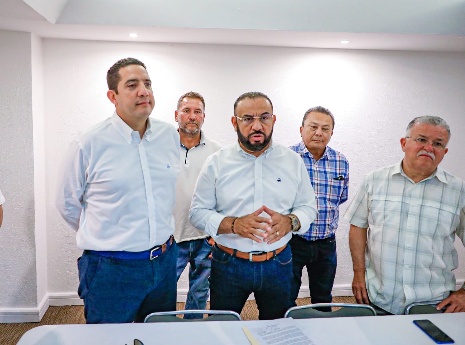 Renuncia Marco Osuna y más de 100 líderes al PRI en Sinaloa